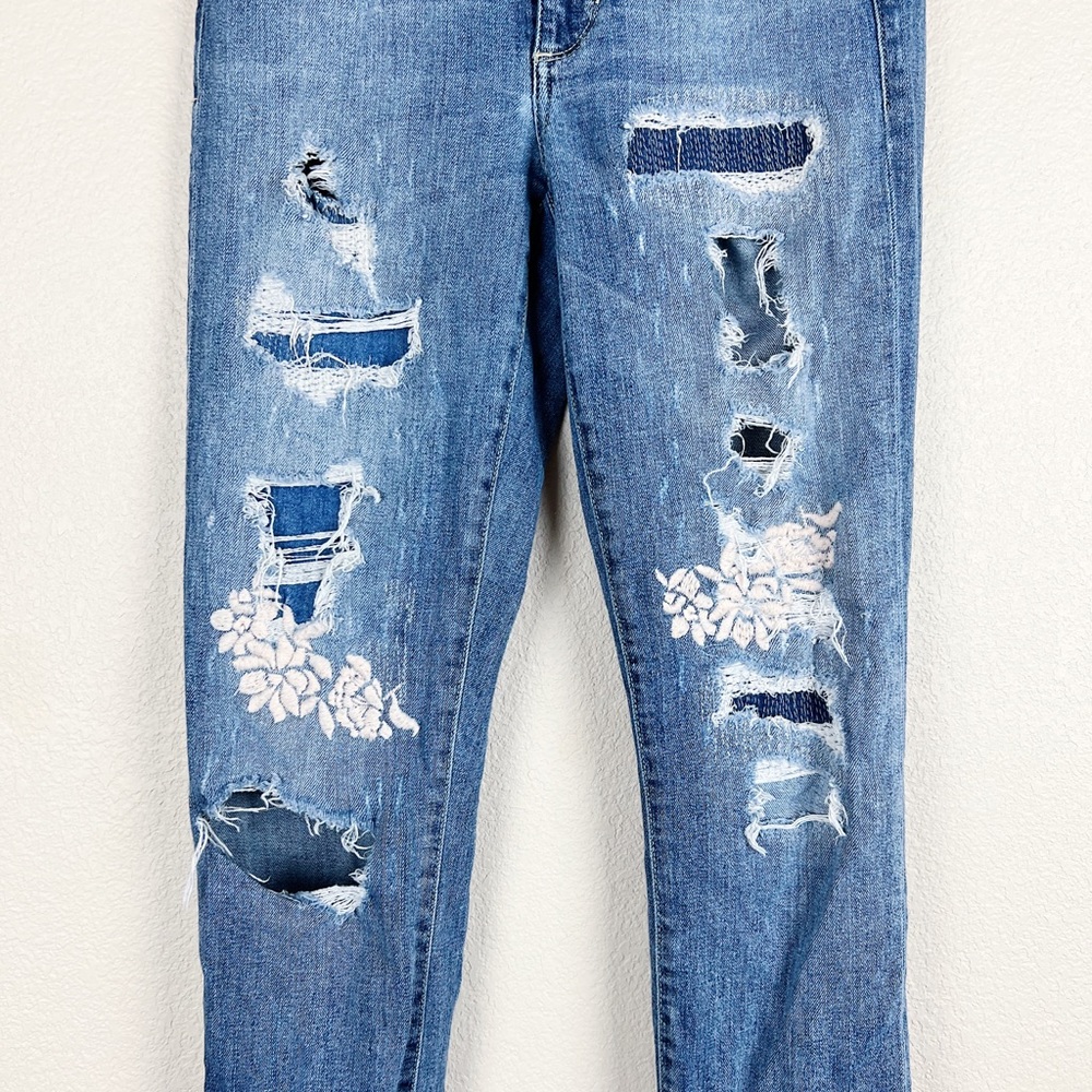 GUESS Embroidered Floral Distressed Hugh Rise Skinny Jeans Sz 26 - Picture 5 of 10